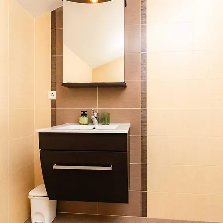 Mediteran With Private Pool * Vrh (Krk)