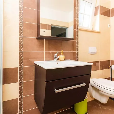 Mediteran With Private Pool Vrh (Krk)