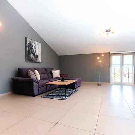 Mediteran With Private Pool * Vrh (Krk)