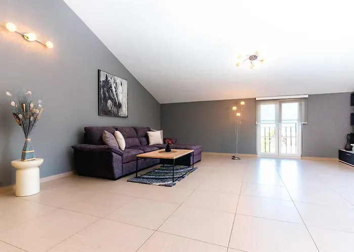 Mediteran With Private Pool * Vrh (Krk)