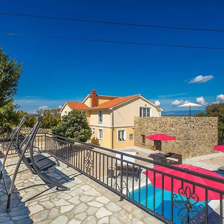 Mediteran With Private Pool Vilă